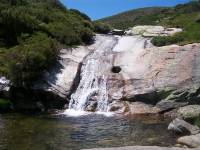 Cascadas de agua en el descenso del Manzanares