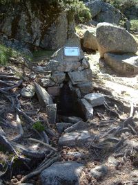 Fuente de los Alevines camino del Collado Ventoso